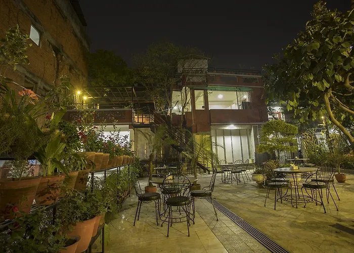 Hotel Oyo 131 Milarepa 2*