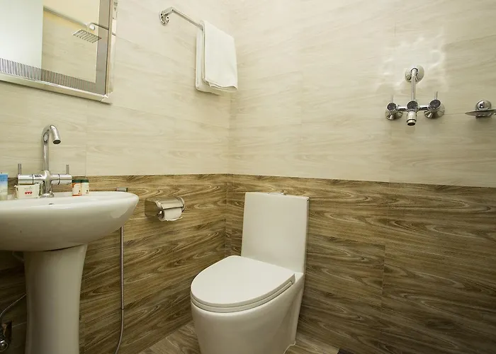 Oyo 131 Milarepa Hotel